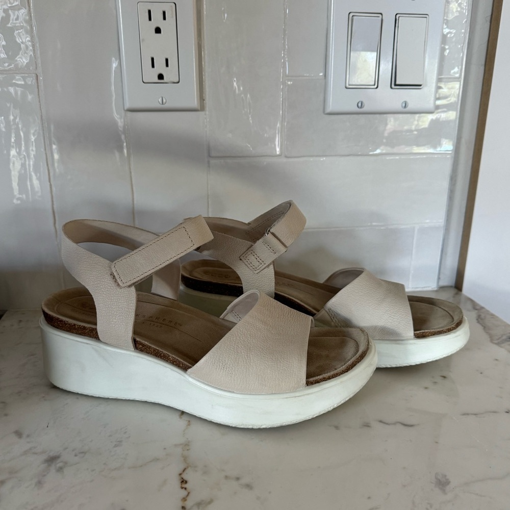 Women’s Ecco Flowt wedge sandal 7.5